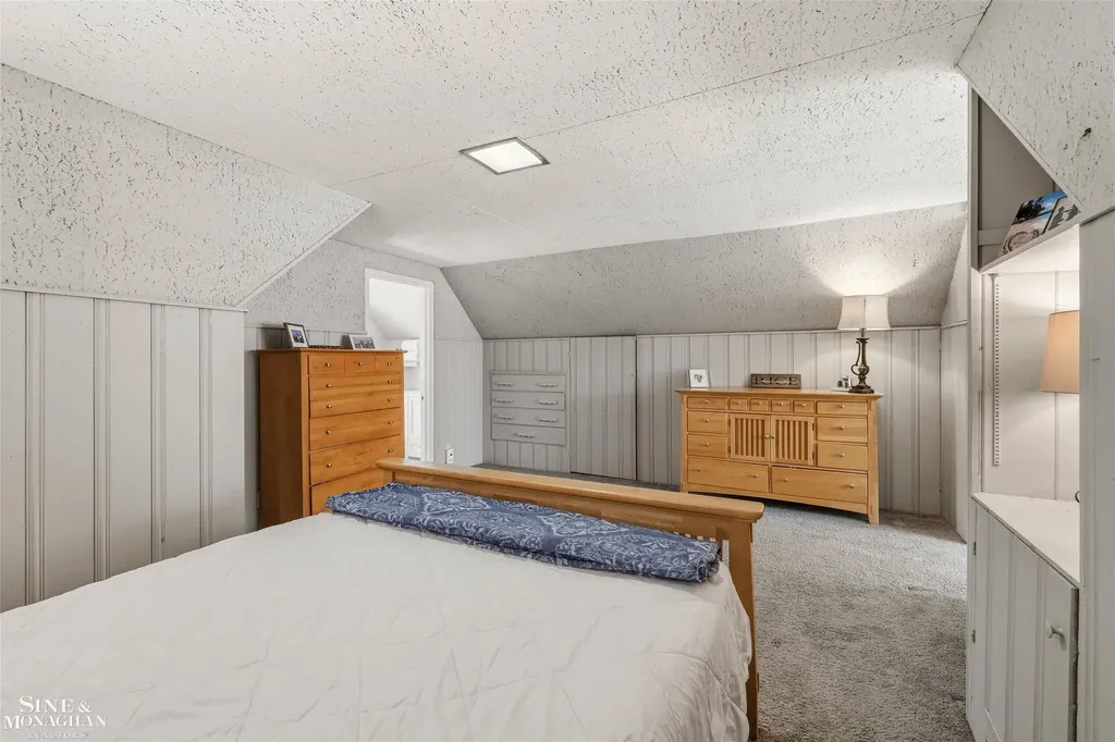 1229 Brys Drive Grosse Pointe Woods City MI 48236