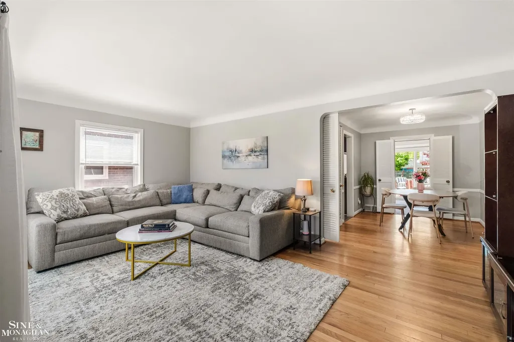 1229 Brys Drive Grosse Pointe Woods City MI 48236