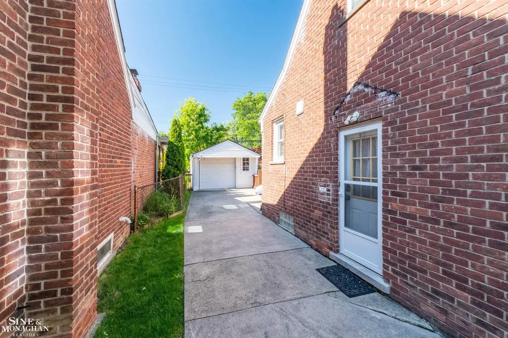 1229 Brys Drive Grosse Pointe Woods City MI 48236
