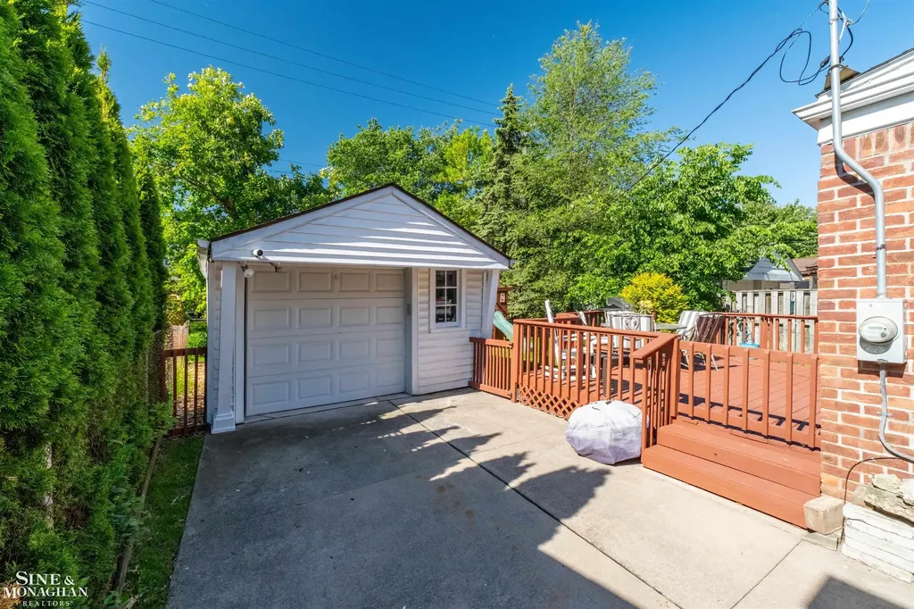 1229 Brys Drive Grosse Pointe Woods City MI 48236