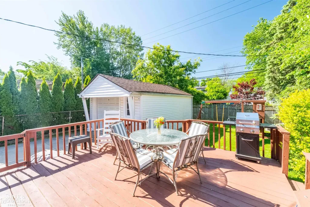 1229 Brys Drive Grosse Pointe Woods City MI 48236