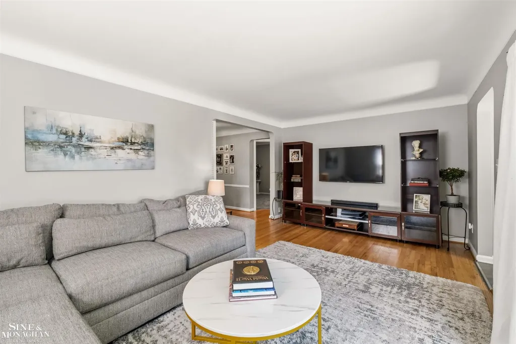 1229 Brys Drive Grosse Pointe Woods City MI 48236