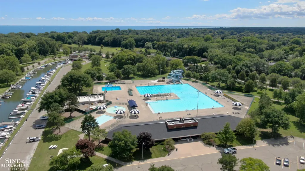 1229 Brys Drive Grosse Pointe Woods City MI 48236