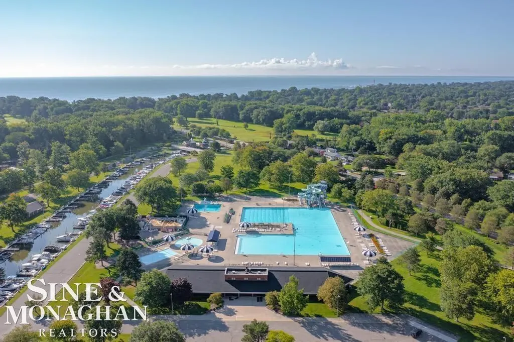 1229 Brys Drive Grosse Pointe Woods City MI 48236