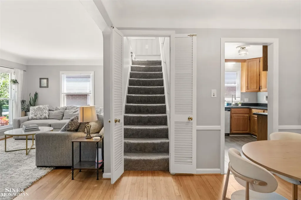 1229 Brys Drive Grosse Pointe Woods City MI 48236