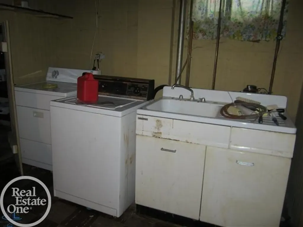 22133 Donald Avenue Eastpointe City MI 48021