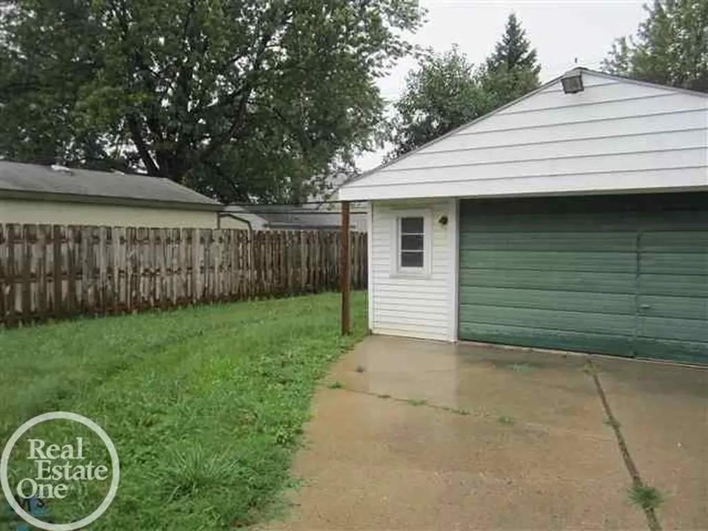 22133 Donald Avenue Eastpointe City MI 48021