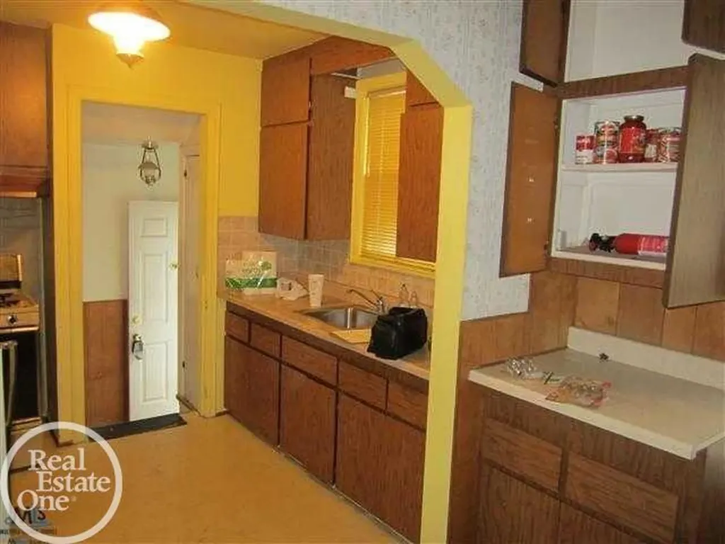 22133 Donald Avenue Eastpointe City MI 48021