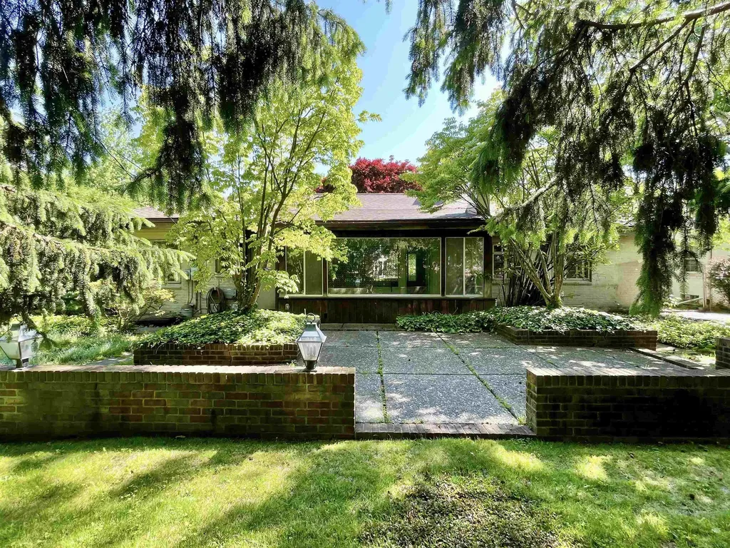 1220 S Oxford Road Grosse Pointe Woods City MI 48236
