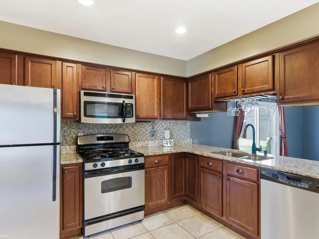 2497 Avalon Drive Troy City MI 48083