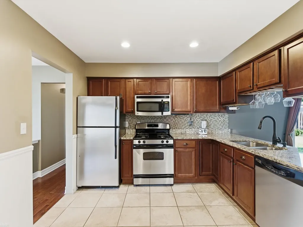 2497 Avalon Drive Troy City MI 48083