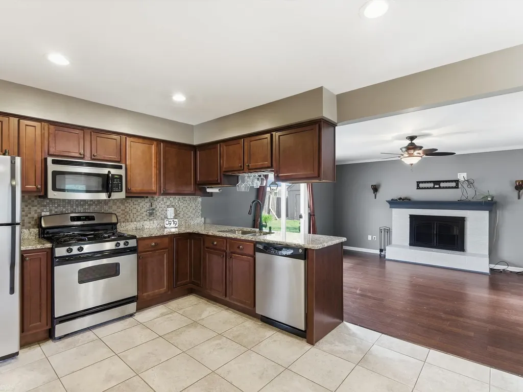 2497 Avalon Drive Troy City MI 48083