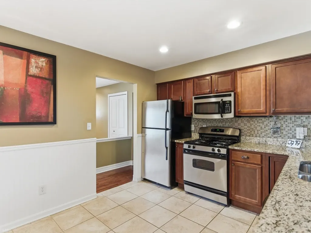 2497 Avalon Drive Troy City MI 48083