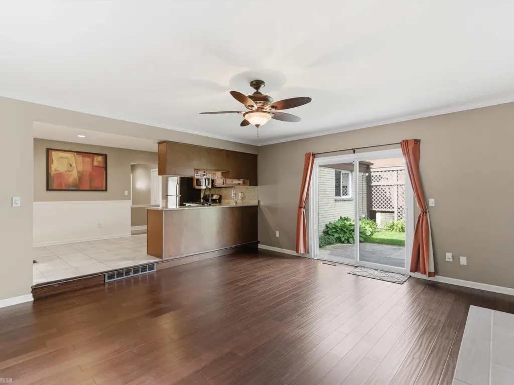 2497 Avalon Drive Troy City MI 48083