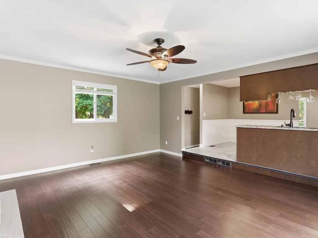 2497 Avalon Drive Troy City MI 48083