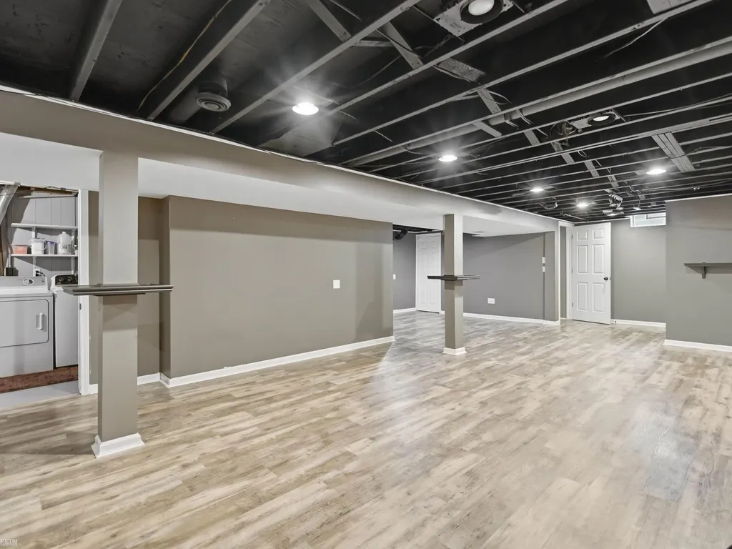 2497 Avalon Drive Troy City MI 48083