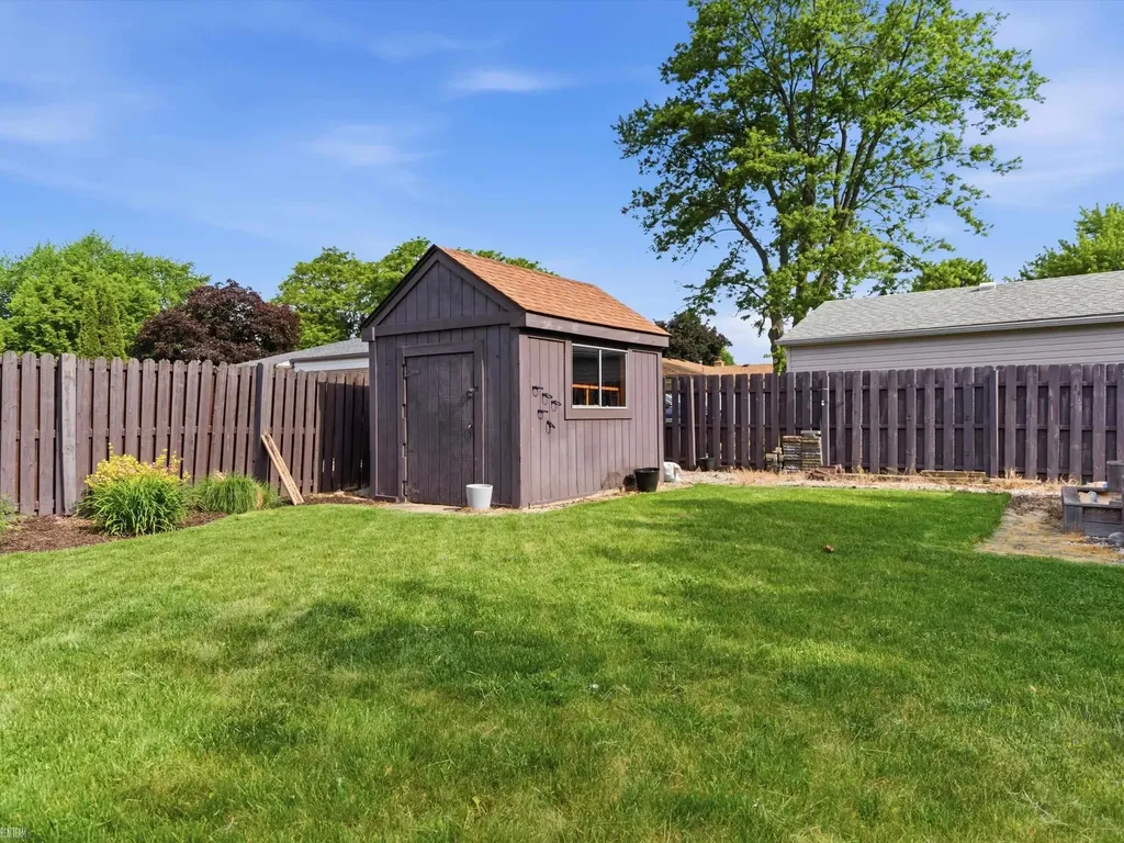 2497 Avalon Drive Troy City MI 48083