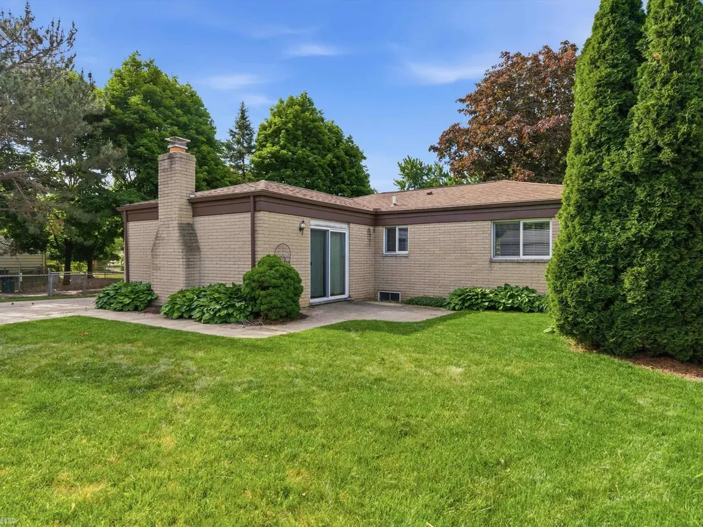 2497 Avalon Drive Troy City MI 48083