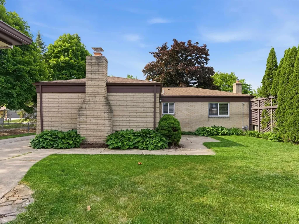 2497 Avalon Drive Troy City MI 48083