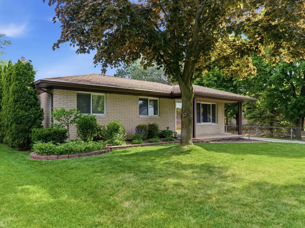 2497 Avalon Drive Troy City MI 48083