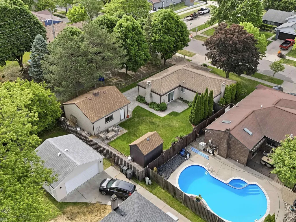2497 Avalon Drive Troy City MI 48083