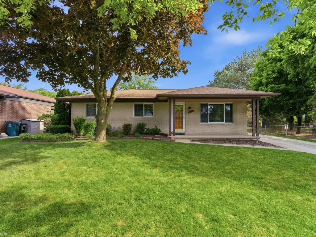 2497 Avalon Drive Troy City MI 48083
