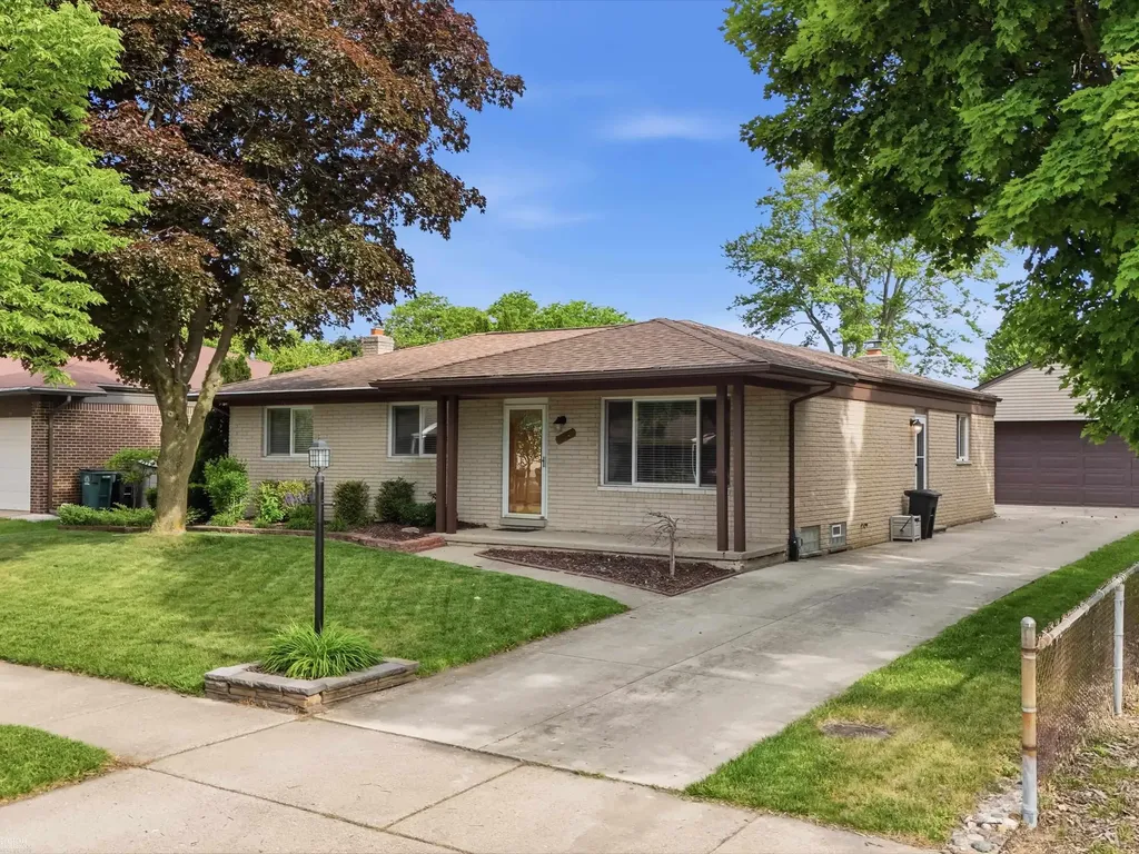 2497 Avalon Drive Troy City MI 48083