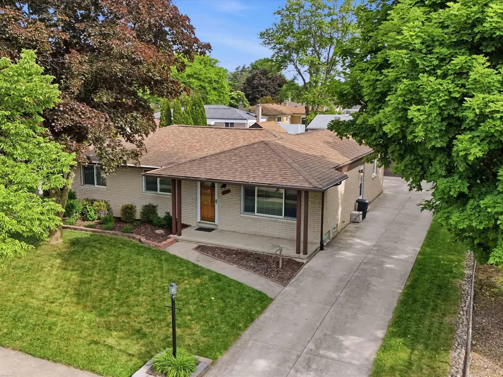2497 Avalon Drive Troy City MI 48083