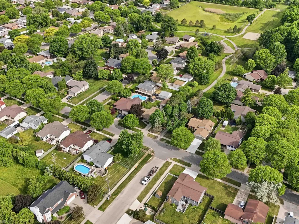 2497 Avalon Drive Troy City MI 48083