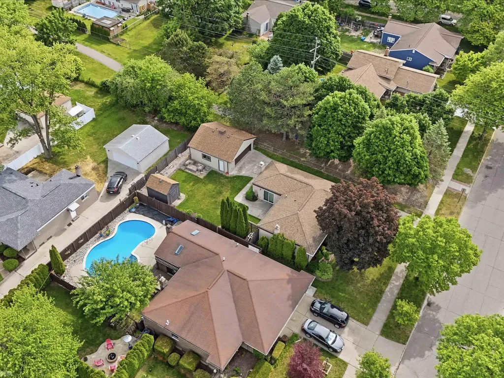 2497 Avalon Drive Troy City MI 48083