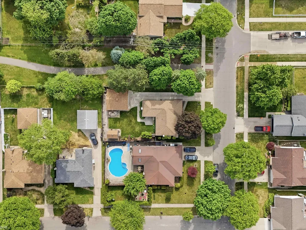 2497 Avalon Drive Troy City MI 48083