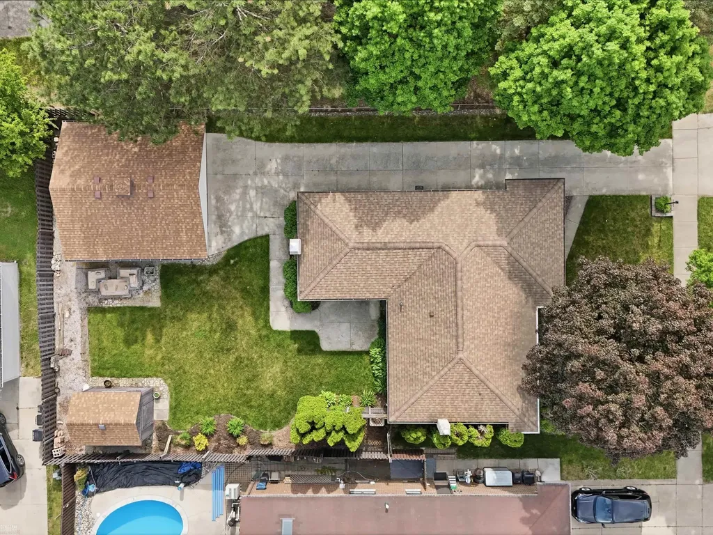 2497 Avalon Drive Troy City MI 48083