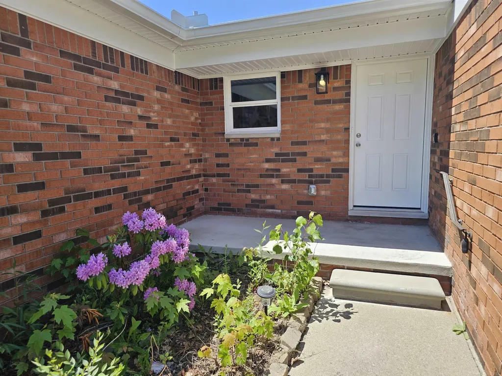 37971 Dor Sal Street Sterling Heights City MI 48312