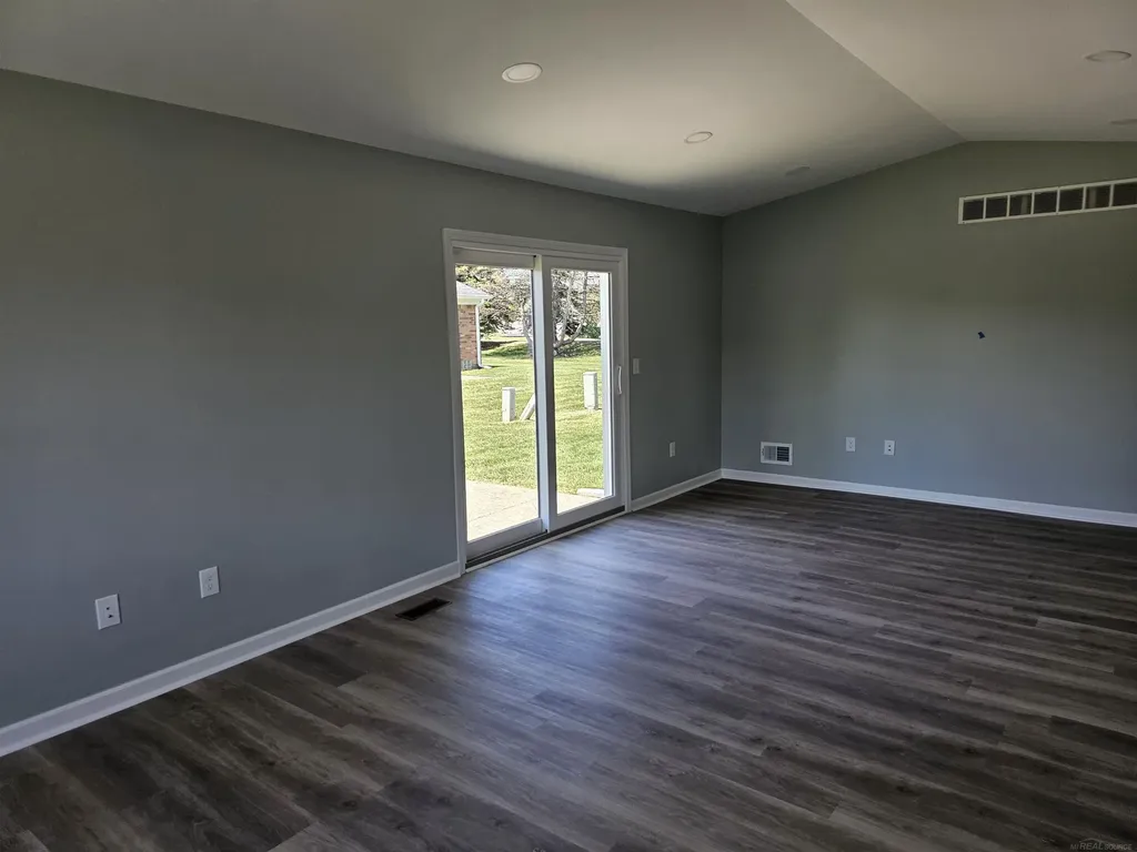 37971 Dor Sal Street Sterling Heights City MI 48312