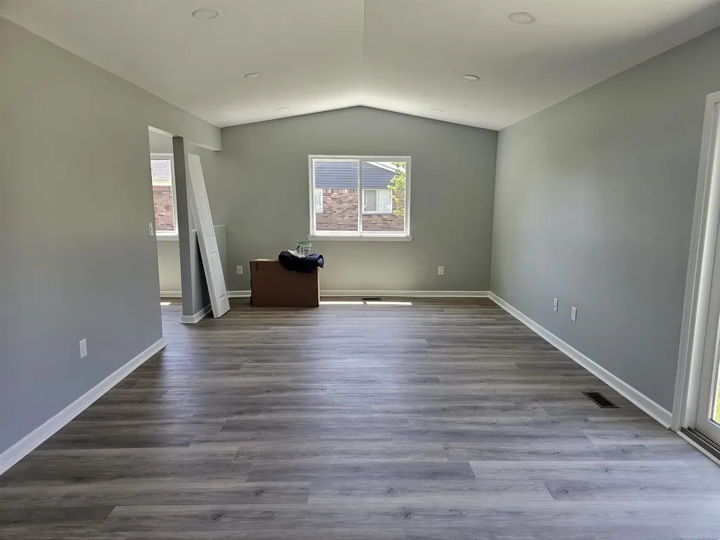 37971 Dor Sal Street Sterling Heights City MI 48312