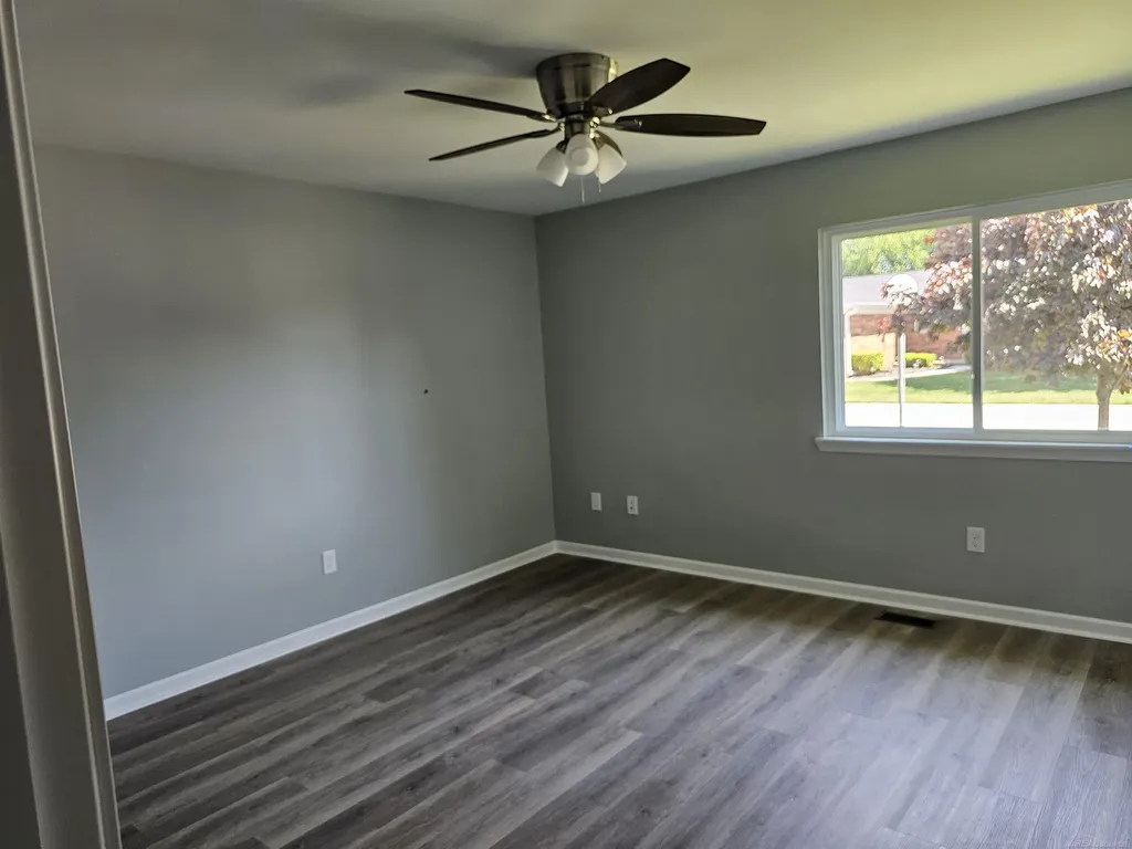 37971 Dor Sal Street Sterling Heights City MI 48312