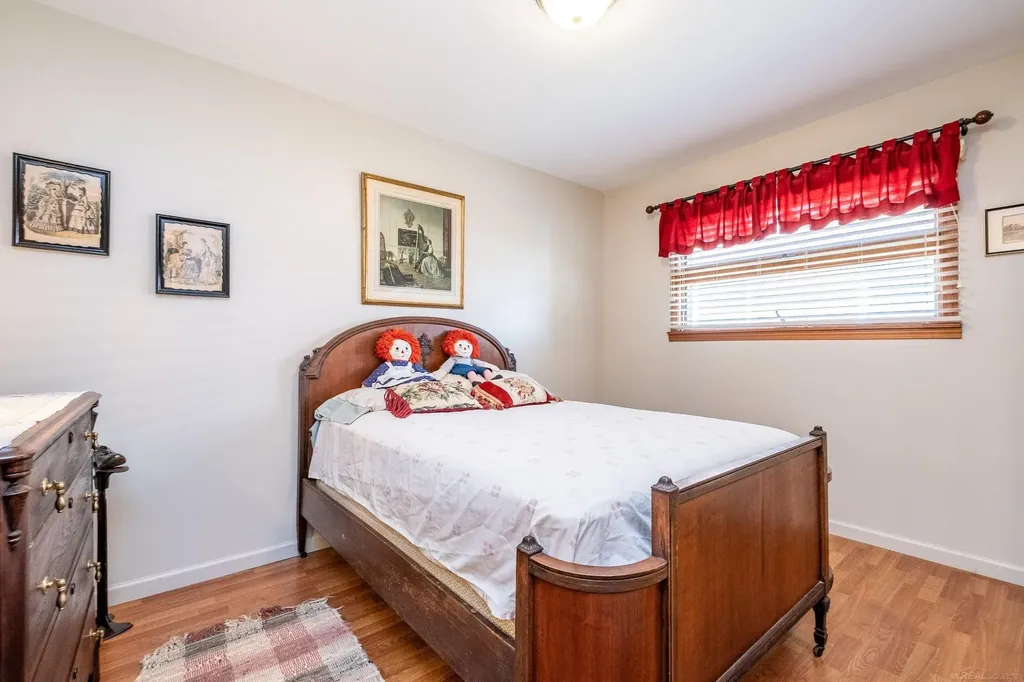 7368 Kubis Street Westland City MI 48185