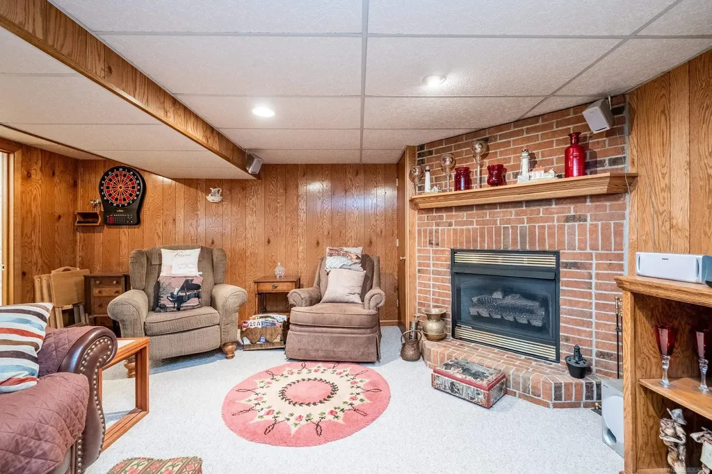 7368 Kubis Street Westland City MI 48185
