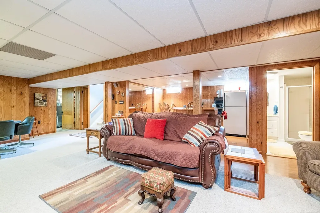 7368 Kubis Street Westland City MI 48185