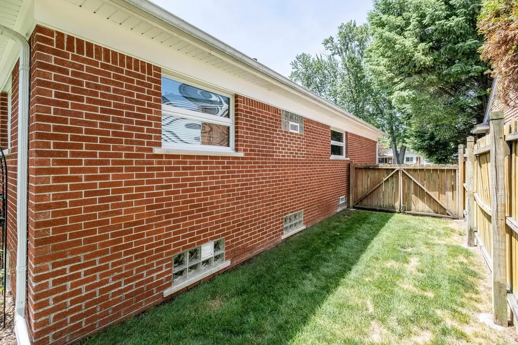 7368 Kubis Street Westland City MI 48185