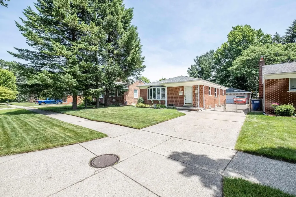 7368 Kubis Street Westland City MI 48185