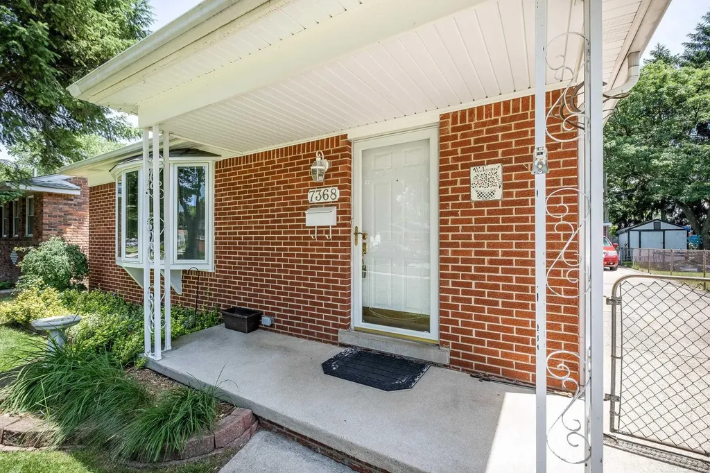 7368 Kubis Street Westland City MI 48185