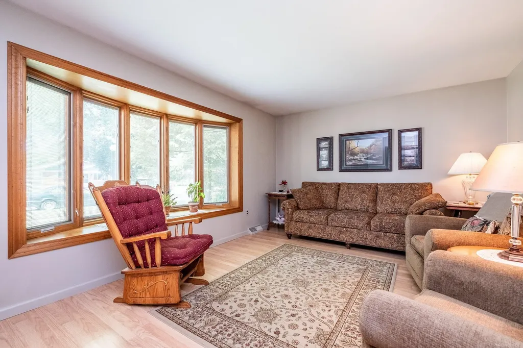 7368 Kubis Street Westland City MI 48185