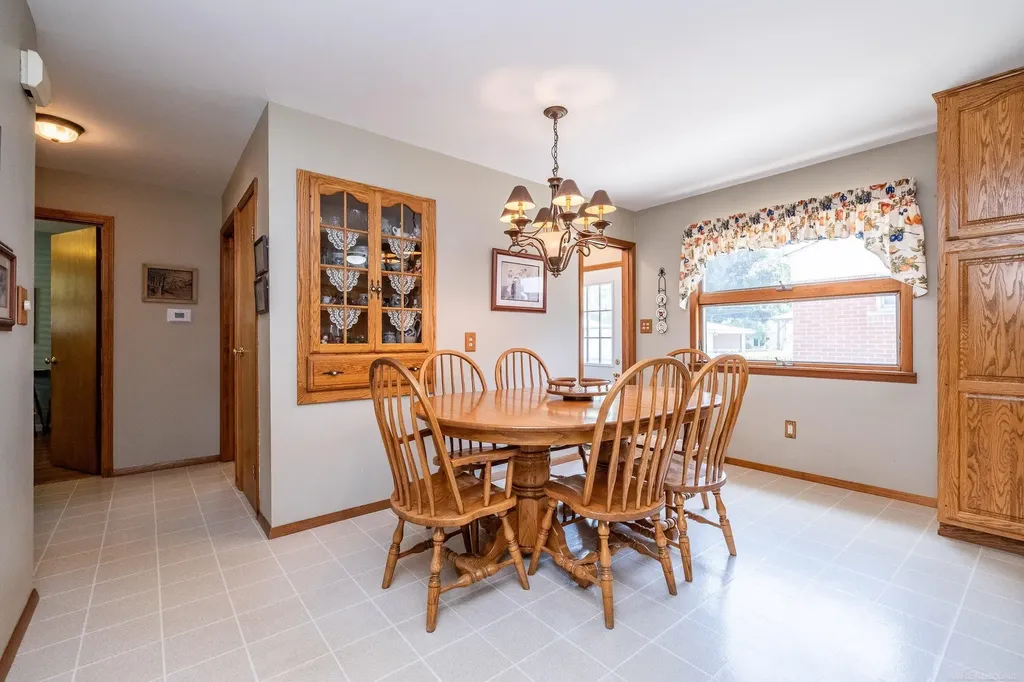 7368 Kubis Street Westland City MI 48185