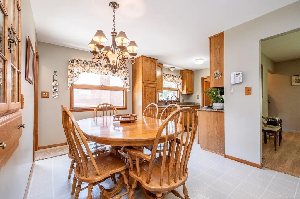 7368 Kubis Street Westland City MI 48185