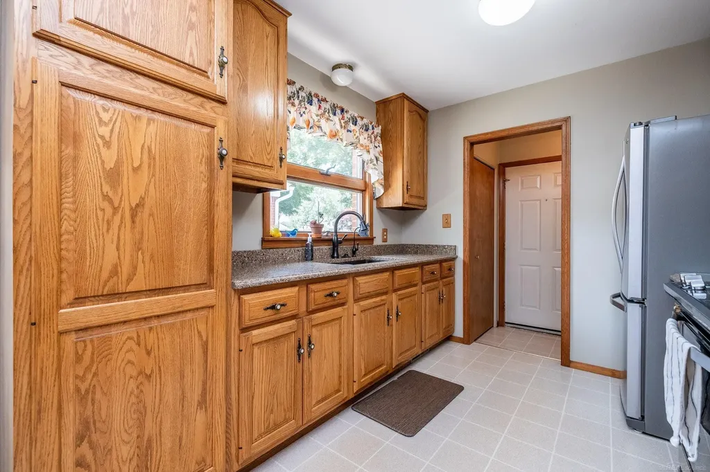 7368 Kubis Street Westland City MI 48185