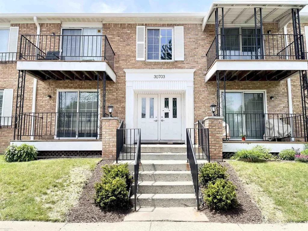 30703 Shiawassee Street Farmington Hills City MI 48336