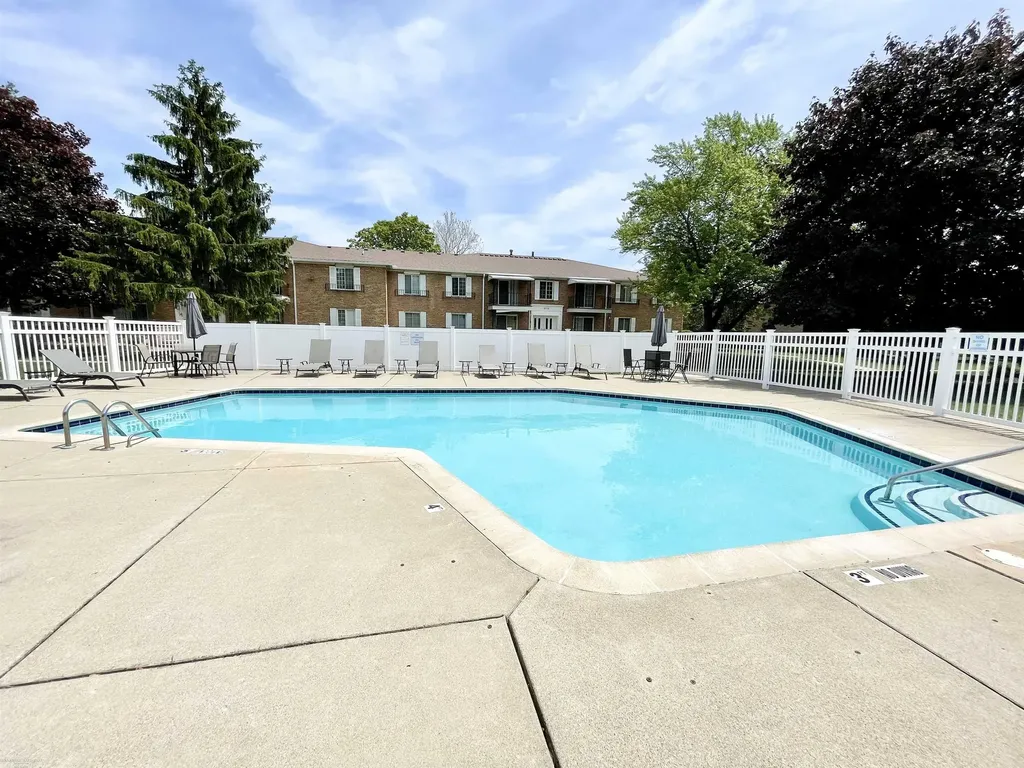 30703 Shiawassee Street Farmington Hills City MI 48336