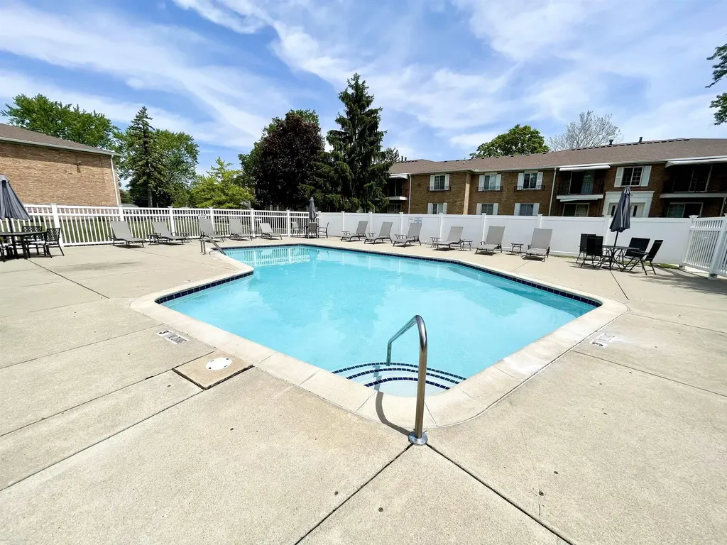 30703 Shiawassee Street Farmington Hills City MI 48336