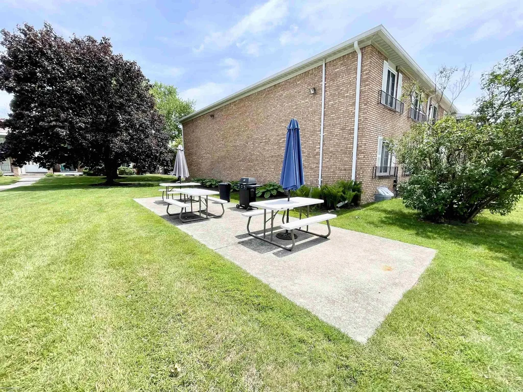 30703 Shiawassee Street Farmington Hills City MI 48336